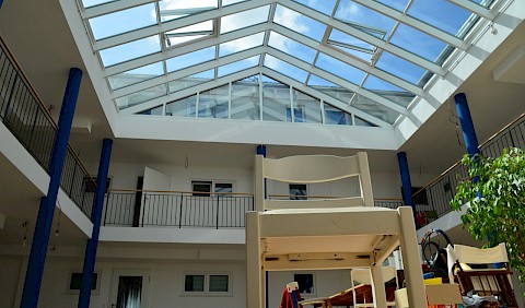 Glasdach über der Halle
