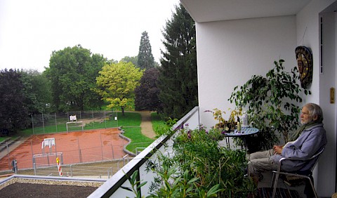 der private Balkon mit Blick in den Bürgerpark