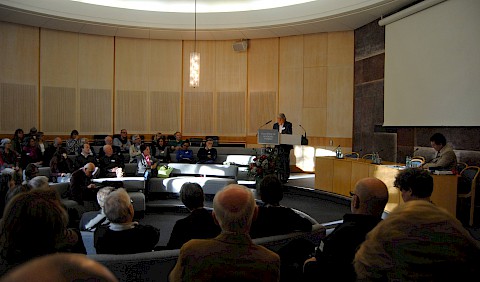 Angeregte Diskussionen im Saal....